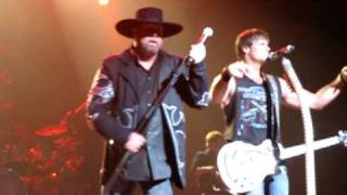 Montgomery Gentry Va Beach 6-4-10 HELL YEAH!!