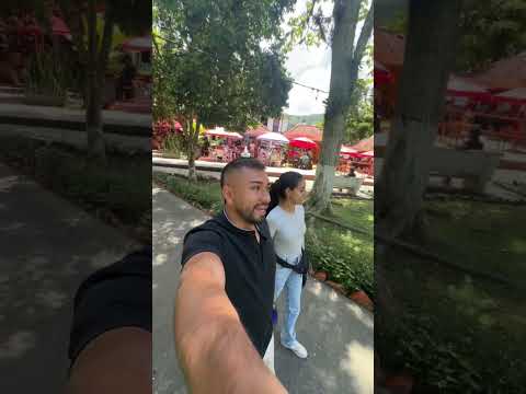 🌿🏍️ La ruta estuvo increíble, pero conocer el pueblo de La Celia fue lo mejor 😍✨