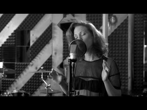 Maria Angeli - "Piece Of My Heart" (Acoustic)