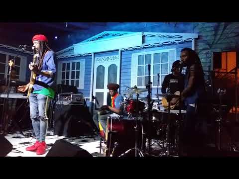 Notis Heavyweight Rockaz