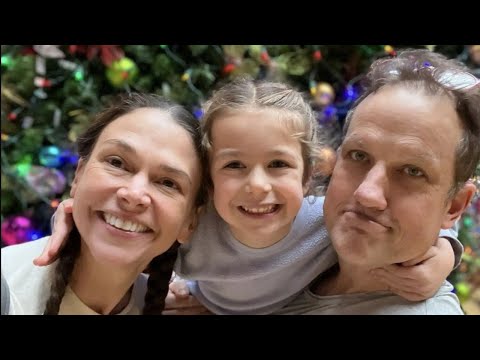 Sutton Foster Family: Meet Her Daughter, Ex-Husbands, Brother, and Parents