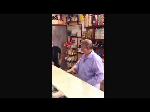 Schiaffo in testa !!! Che risate ...