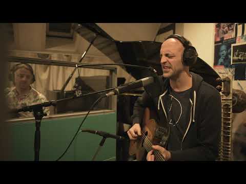 Sidder Bare Her (Bo Evers live med Gypsy Vendetta og Jesper Pyskow)