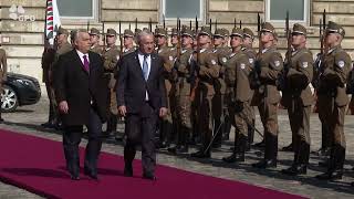 ראש הממשלה נתניהו התקבל בבודפשט ע"י ראש ממשלת הונגריה אורבן (עדכוני משרד ראש הממשלה) - התמונה מוצגת ישירות מתוך אתר האינטרנט יוטיוב. זכויות היוצרים בתמונה שייכות ליוצרה. קישור קרדיט למקור התוכן נמצא בתוך דף הסרטון