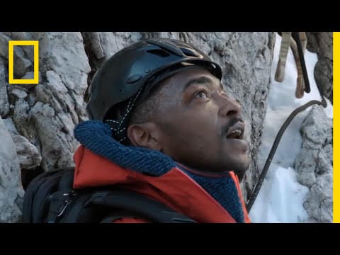 アンソニー・マッキー、崖の表面を下る｜Running Wild with Bear Grylls (Anthony Mackie Descends a Cliff Face | Running Wild with Bear Grylls)