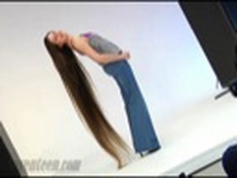 Тя никога не беше подстригвала косата си, сега го направи и е неузнаваема