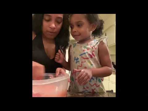 ME AND MY MOMMY FIRST TIME MAKING A CAKE