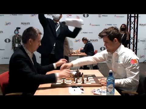 Audience Claps as Their Home Boy (Bartosz Socko) Beats Magnus Carlsen || World Blitz 2021