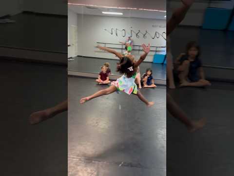 Scarlett started ballet and contemporary dance! #dance #scarlettgray #contemporary