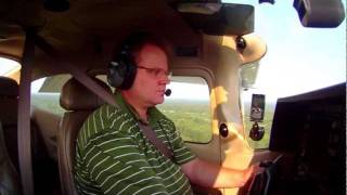 preview picture of video 'Dual cameras capturing greased landing in a Cessna 182T (HD)'