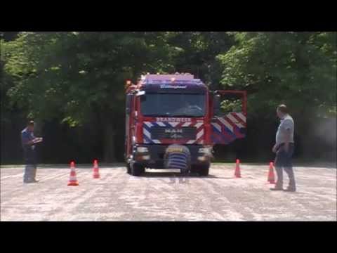 Brandweer Fryslân test optische- en geluidssignalen in Burgum