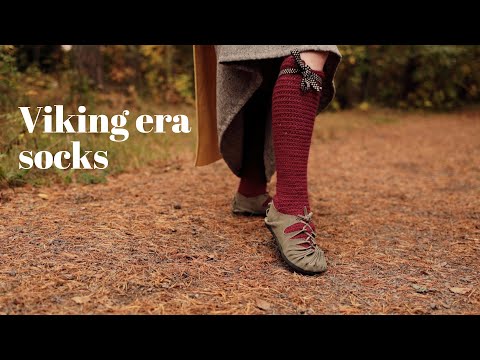 Nalbinding socks using the oslo stitch