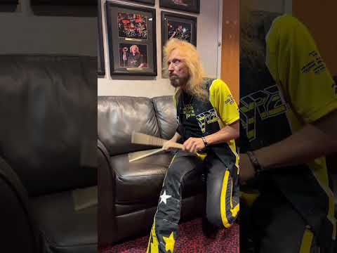 Pre-show warm ups with Robert 💛🖤 Las Vegas, Nevada U.S.A