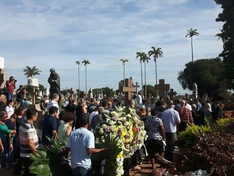 Em Campinas, enterro de vítimas de chacina provoca comoção