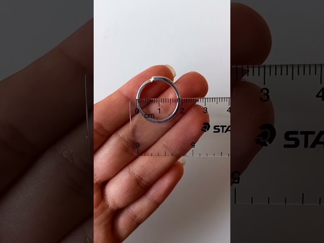 Vídeo relacionado con Medidor de tallas de anillos, Multisizer es una cinta métrica para medir el tamaño de tu anillo