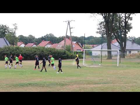 Mecz KS Stare Jaroszowice - Victoria Ruszów. Gol Tomasza Króla z rzutu karnego.