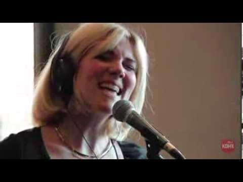 Caroline Smith and the Good Night Sleeps "The One Thing" Live at KDHX 2/20/14