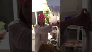 Cookin~&amp;~Singin!!! Santa Don’t Sleigh!!!