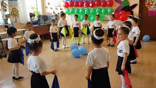 &quot;Azərbaycan anaların anası&quot; ifasında məktəbəqədər hazırlıq qrupunun rəqs.