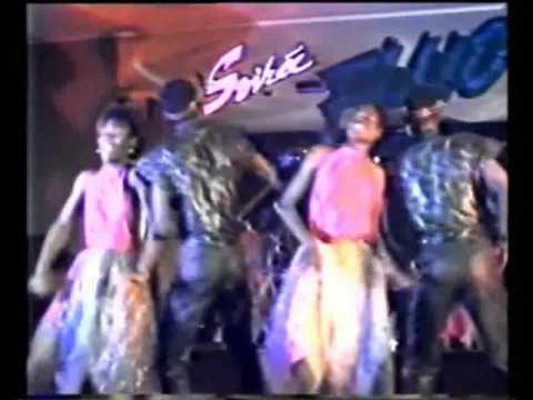 MAKOSSA PARADE  Moni Bilé