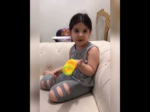 این همه واسش کار انجام میده بابا جانش ولی بازم باورش نمیشه همچین بابایی داشته باشه 😂😂😂 .