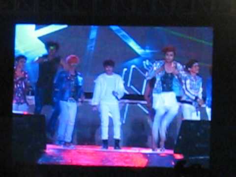 130119 DKFC in Manila - EXO Lay & Kai dancing to MAMA