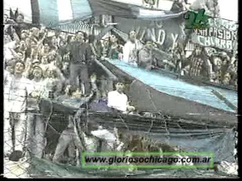 Salida del equipo con el telón y humos en Floresta / All Boys - Chicago 1996