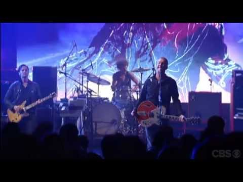 QUEENS OF THE STONE AGE - MY GOD IS THE SUN (LIVE ON LETTERMAN)