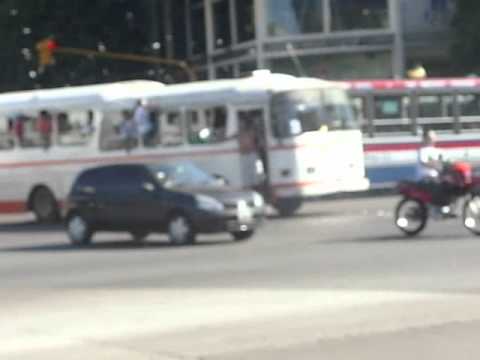 "La caravana de ferro a pleno yendo a river, pasando por puente pacifico" Barra: La Banda 100% Caballito • Club: Ferro Carril Oeste