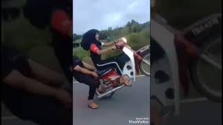 Download lagu Ladies ex5 wheelie mp3