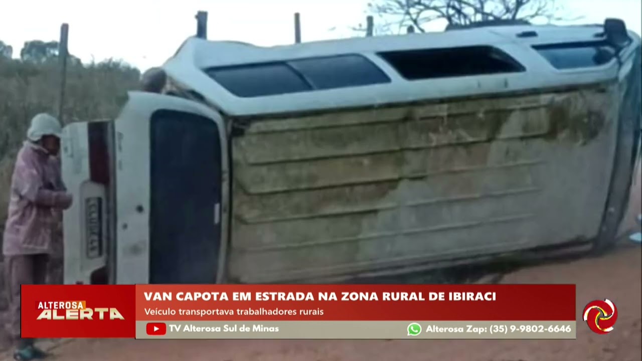 Van com trabalhadores rurais capota em Ibiraci