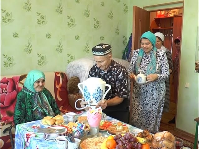 Өстәлдә-самавыр, янәшәдә-балалар