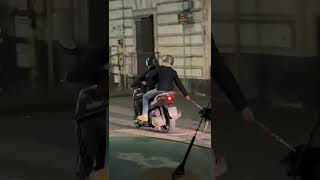 cane-trascinato-dallo-scooter-a-ercolano-il-video-choc-sui-social