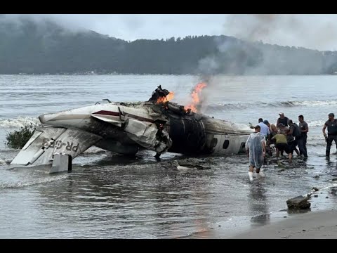 TRAGÉDIA EM SP Avião cai e pega fogo em praia de Ubatuba São Paulo