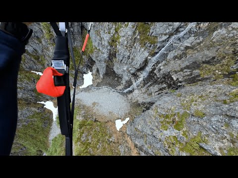 Gjerdesnosi in Årdal- speedflying the gully