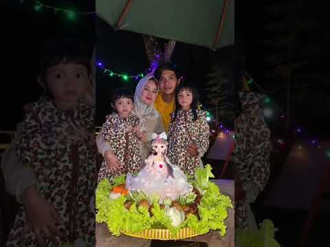 latepost ... 🤭 salah beli balon angka, adeeva masih 3 tahun 😁📍@villayuraku, megamendung_puncak bogor