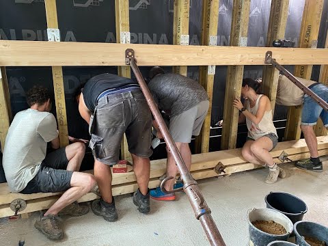 Stampflehmwand - Stampfen mit der Zimmerei Grünspecht