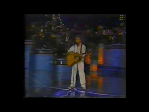 XIII Festival OTI 1984 - Fernando Ubiergo - Agualuna -Chile.flv