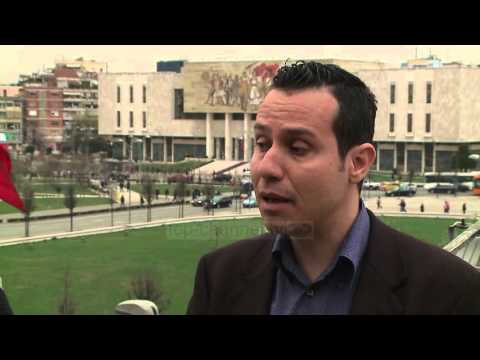 Tregjet e bashkisë bosh, tregtarët në trotuare - Top Channel Albania - News - Lajme