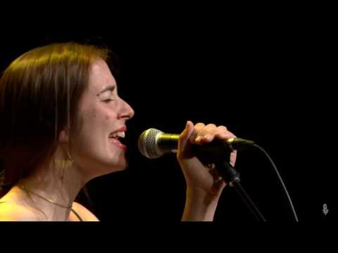 Margaret Glaspy - Love Like This (eTown webisode #1032)