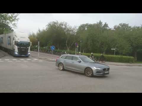 Södra Sandby centrumkorsningen där skolbarn passerar