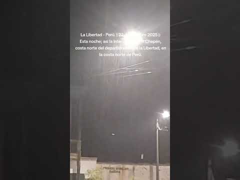 Esta noche, así la intensa lluvia en Chepén, La Libertad - Perú: 22 de Octubre 2025. V: "Usuarios".