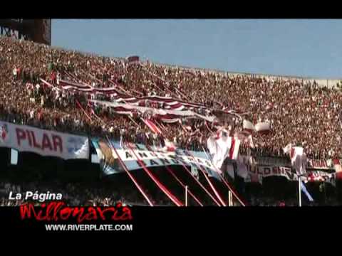 "Esta es la banda loca del millonario" Barra: Los Borrachos del Tablón &bull; Club: River Plate &bull; País: Argentina