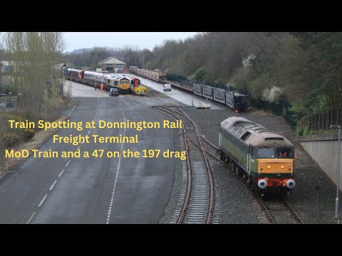 Train Spotting at Donnington Rail Freight Terminal - MoD and 197 drag
