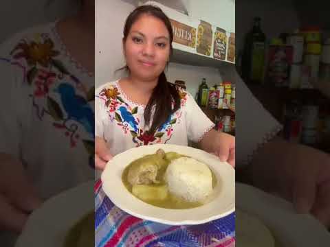 prepare Jocon o pollo en salsa verde quedo una delicia , facil de prepar