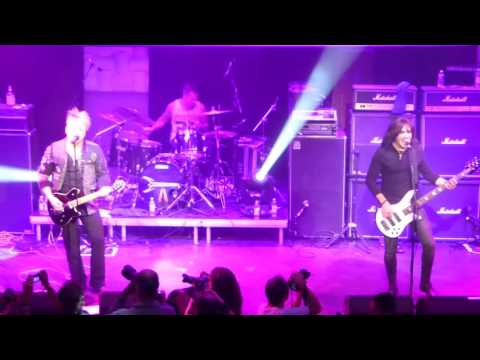 Waiting On A Heartbreak ' Live ' The Defiants Rockingham 23rd October 2016.