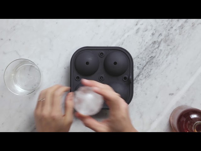 Vídeo relacionado con 4 Piezas Moldes de Bolas de Hielo, Moldes Grandes de 6 cm para Congelar Bebidas Frías, Redondos de Silicona para Cubitos de Hielo para Cerveza, Cócteles, Whisky (Blanco, Azul)