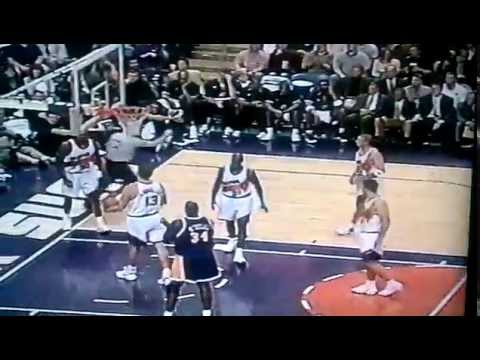 Kobe beats Cliff Robinson/Jason Kidd to the hoop