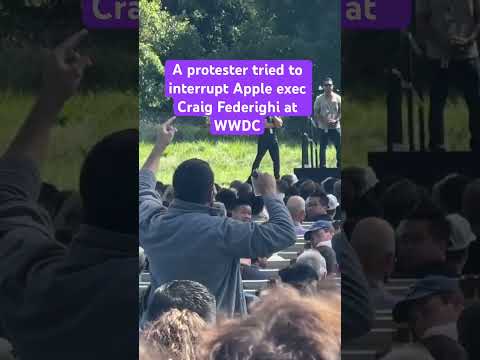 A protester tried to interrupt Apple exec Craig Federighi at WWDC. #Apple #WWDC