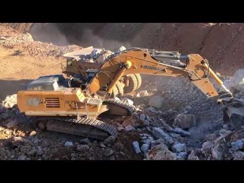 Liebherr 976 Excavator loading Dumper...